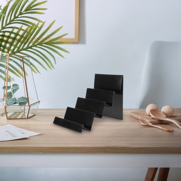 НА ПОЛКЕ ПОКАЗАНО МЕСТО ДЛЯ КОШЕЛЬКА