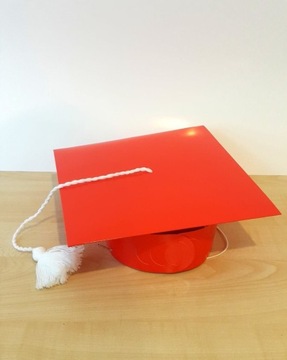 Красная биретта (с кисточкой и резинкой)