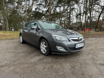 Opel Astra J Hatchback 5d 1.4 Turbo ECOTEC 140KM 2011 Opel Astra 1.4 Turbo Active 140KM 2011r, zdjęcie 3
