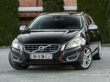 Volvo V60 I Kombi 2.0 D3 163KM 2012 Volvo V60 R-Design 2.0d D4 163KM 5cylinów Manual