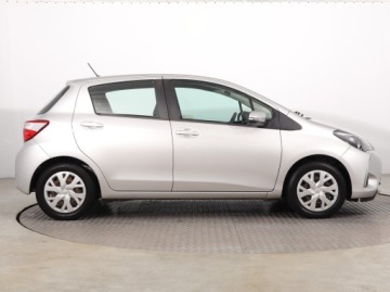 Toyota Yaris III Hatchback 5d Facelifting 2017 1.5 Dual VVT-iE 111KM 2020 Toyota Yaris 1.5 Dual VVT-i, Salon Polska, zdjęcie 5