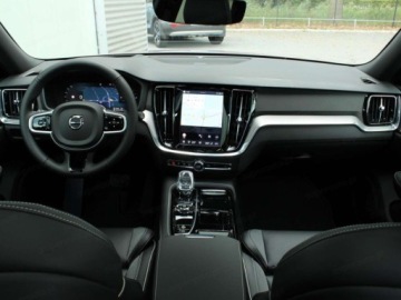 Volvo V60 II  2025 VOLVO V60 T6 AWD Plug-In Hybrid Plus Dark Combi 2.0 (398KM) 2025, zdjęcie 8