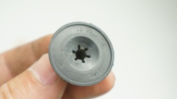 VW Audi C70543 Nakrętka osłony podwozia 5 x 30 OEM