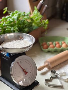 ЧЕРНЫЕ ТРАДИЦИОННЫЕ КУХОННЫЕ ВЕСЫ В СТИЛЕ РЕТРО