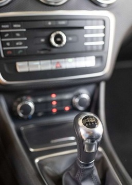 Mercedes Klasa A W176 Hatchback 5d Facelifting 180 122KM 2017 Mercedes-Benz Klasa A 180 Style 1.6 Benzyna 122KM, zdjęcie 18