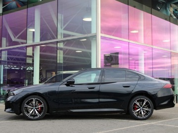 BMW Seria 5 G90-91 Sedan Plug-In 3.0 50e 489KM 2025 BMW Seria 5 550e xDrive Sport Sedan 3.0 (489KM) 2025, zdjęcie 1