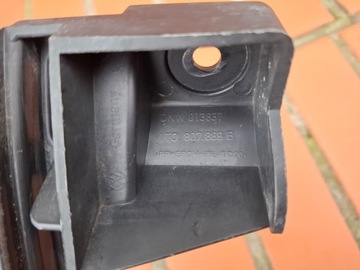 CADDY 2K TOURAN VÝZTUHA NÁRAZNÍKU LEVÝ PŘEDNÍ 1T0807889B