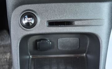 Renault Captur I Crossover 0.9 Energy TCe 90KM 2017 Renault Captur LIFT Benzyna Klimatyzacja Nawigacja Benzyna 90KM, zdjęcie 29