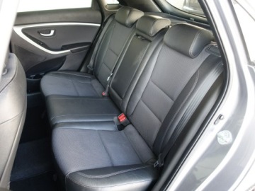 Hyundai i30 II Hatchback 3d 1.6 CRDi (HIGH)  128KM 2013 Hyundai i30 1.6 CRDI 128KM/Panorama, zdjęcie 16