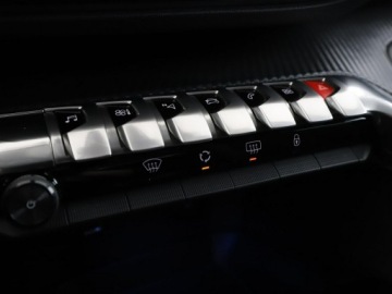 Peugeot 3008 II Crossover 1.6 BlueHDi 120KM 2017 Peugeot 3008 automat virtual cocpit navi czujniki, zdjęcie 27