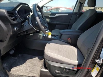 Ford Kuga III 2022 Ford Kuga 2022 r., 1,5L SE 4X4 1.5 Benzyna 181KM, zdjęcie 7