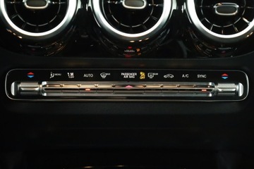 Mercedes GLA II Off-roader 1.3 200 163KM 2020 Mercedes GLA GLA 200, Salon Polska, Serwis ASO, zdjęcie 11