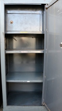 Металлический сейф-шкаф 150х70х50см WP