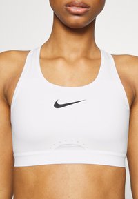 Top sportowy Nike L