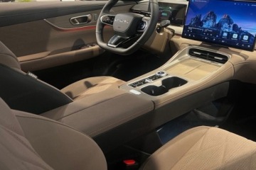 Chery Tiggo 8 SUV PHEV 1.5 T-GDI DHE 279KM 2025 CHERY TIGGO 8 Prestige Super Hybrid 1.5 T-GDI 279KM 7os. 2025, zdjęcie 8