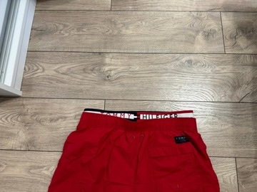 TOMMY HILFIGER TH SZORTY PLAŻOWE PIĘKNE CZERWONE LOGO M