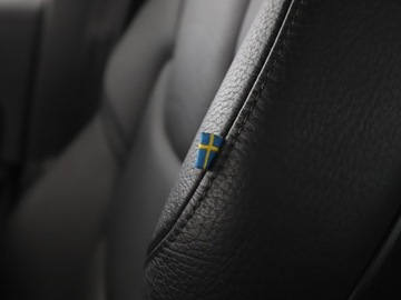 Volvo V60 I Kombi Facelifting 2.0 D4 DRIVE-E 190KM 2018 Volvo V60 2.0 D4 Automat Momentum Nawigacja, zdjęcie 36