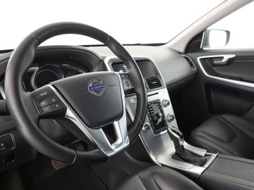 Volvo XC60 I SUV Facelifting 2.0 D4 DRIVE-E 190KM 2017 Volvo XC 60 Summum automat D4 skóra navi kamera, zdjęcie 13