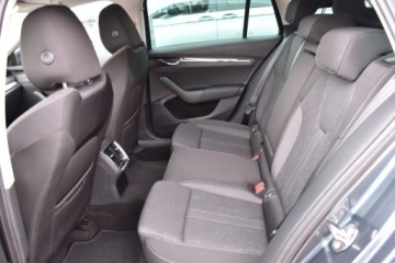 Skoda Octavia IV Kombi 2.0 TDI 150KM 2021 Skoda Octavia 2.0 TDI 150KM Style Kamera Czujniki Podgrz.fot Ambiente Navi, zdjęcie 31