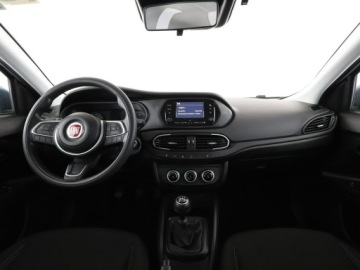 Fiat Tipo II Sedan Facelifting 1.6 MultiJet 130KM 2024 Fiat Tipo klimatyzacja navi kamera cofania, zdjęcie 14