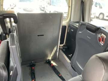 Volkswagen Caddy IV Kombi Maxi 2.0 TDI SCR BlueMotion Technology 102KM 2017 Volkswagen Caddy Niepełnosprawnych inwalida, zdjęcie 14