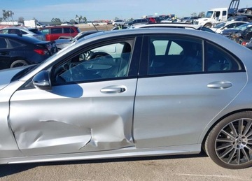 Mercedes Klasa C W205 Limuzyna 300 245KM 2018 Mercedes-Benz Klasa C 2018r., C 300, 2L, od ubezpieczalni 2.0 Benzyna 244KM, zdjęcie 3