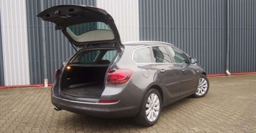Opel Astra J Sports Tourer 1.6 Turbo ECOTEC 180KM 2011 Opel Astra 1,6TurboBenzyna NAVI Ksenon Alu 17 Niski Udokumentowany Przebieg, zdjęcie 16