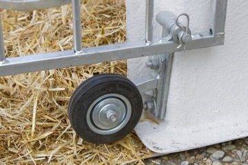 ДОМ ДЛЯ ТЕЛЯТ С ЛЁГКИМ ЗАБОРОМ КЕРБЛ