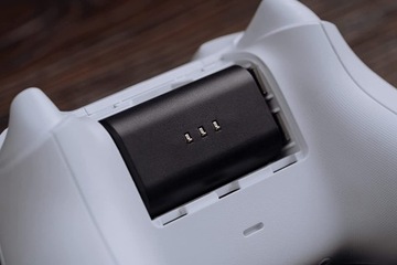 8BitDo Charge Dock WH na pad Xbox One i Series X|S OUTLET