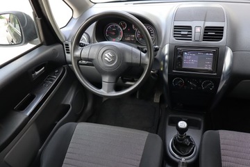 Suzuki SX4 I Hatchback Facelifting 1.6 DDiS 90KM 2010 Suzuki SX4 1.6 DDiS, Navi, Klima, Parktronic,ALU, zdjęcie 6