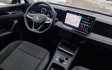 Volkswagen Tiguan II SUV Facelifting 1.5 TSI 150KM 2024 Volkswagen Tiguan serwis ASO 1.5TSI 150KM bezwypadkowy pakiety MatrixLED A, zdjęcie 9