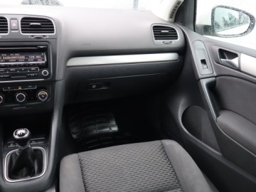 Volkswagen Golf VI Hatchback 5d 1.6 TDI-CR DPF 90KM 2011 VW Golf 1.6 TDI, Salon Polska, Klima, Parktronic, zdjęcie 7