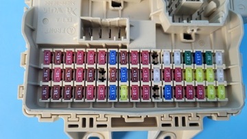 KIA SPORTAGE V 23r БЛОК ПРЕДОХРАНИТЕЛЕЙ 91950-CJ220