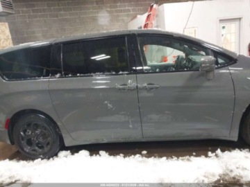 Chrysler Pacifica II 2022 Chrysler Pacifica Hybrid Touring L 2022 3.6 Hybryda 287KM, zdjęcie 6