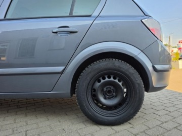 Opel Astra H Hatchback 5d 1.6 Twinport ECOTEC 105KM 2004 Opel Astra 1.6b Klima Zdrowa Nadwozie i Podwozie 1.6 Benzyna 105KM, zdjęcie 12