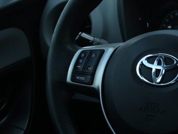 Toyota Yaris III Hatchback 5d Facelifting 2017 1.0 VVT-i 72KM 2020 Toyota Yaris 1.0 VVT-i, Salon Polska, zdjęcie 18