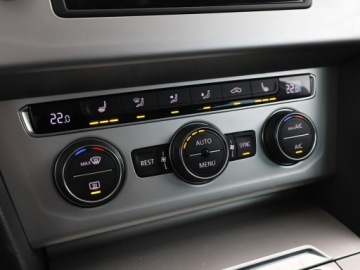 Volkswagen Passat B8 Variant 1.4 TSI BlueMotion Technology ACT 150KM 2016 Volkswagen Passat Comfortline 150KM navi PDC, zdjęcie 25