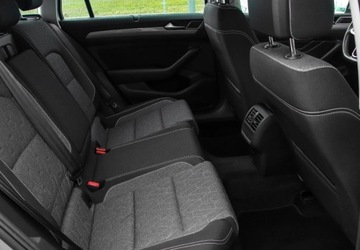 Volkswagen Passat B8 Variant Facelifting 2.0 TDI SCR 200KM 2023 Volkswagen Passat Variant 2.0 TDI 200KM DSG Business Fotele Podgrzewane Te, zdjęcie 11