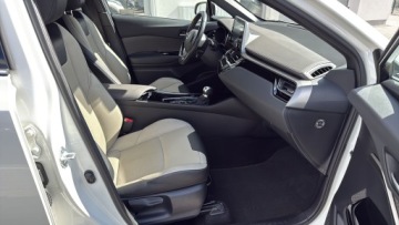 Toyota C-HR I Crossover Facelifting 1.8 Hybrid 122KM 2021 Toyota C-HR 1.8 Hybrid Executive 1.8 Hybrid Execut, zdjęcie 6