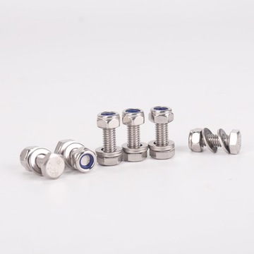 Rura pieca z otworem w kurtce gorącego namiotu