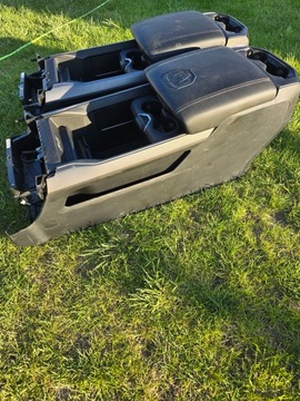 DODGE RAM 1500 V 2019-2024 LOKETNÍ OPĚRKA TUNEL CENTRÁLNÍ