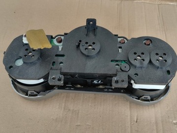 NISSAN MAXIMA A34 PŘÍSTROJOVÁ DESKA BUDÍKY