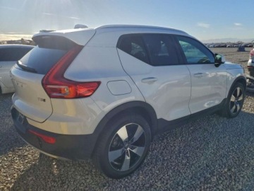 Volvo XC40 Crossover 2.0 T5 247KM 2019 Volvo XC 40 2019 VOLVO XC40 T5 MOMENTUM 2.0 Benzyna 247KM, zdjęcie 2