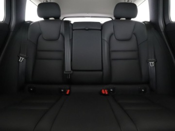 Volvo V60 II  Kombi Facelifting 2.0 B4 197KM 2023 Volvo V60 FV23% B4 Plus Dark automat mHEV skóra, zdjęcie 17