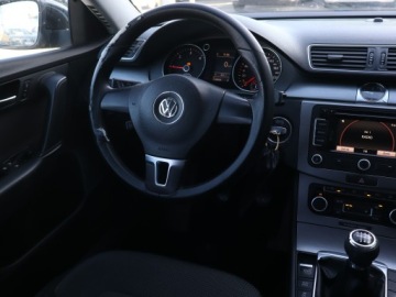 Volkswagen Passat B7 Limousine 2.0 TDI CR DPF BlueMotion 140KM 2011 VW Passat 2.0 TDI, Salon Polska, Navi, Klima, zdjęcie 6