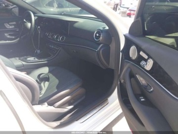 Mercedes Klasa E W213 2022 Mercedes-Benz Klasa E 350 2022 2.0l 2.0 Benzyna 255KM, zdjęcie 9