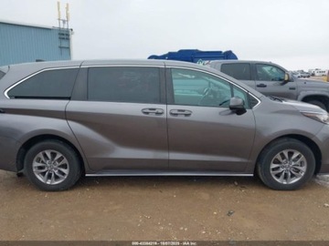 Toyota Sienna III 2021 Toyota Sienna LE 2021 2.5l 2.5 Hybryda 189KM, zdjęcie 6