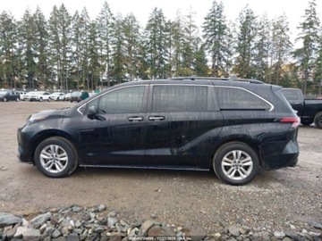 Toyota Sienna III 2022 Toyota Sienna Xle Woodland Edition 2022 2.5l 2.5 Hybryda 189KM, zdjęcie 2