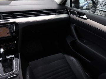 Volkswagen Passat B8 Limousine 2.0 TSI BlueMotion Technology 220KM 2017 VW Passat 2.0 TSI, Salon Polska, Serwis ASO, zdjęcie 7