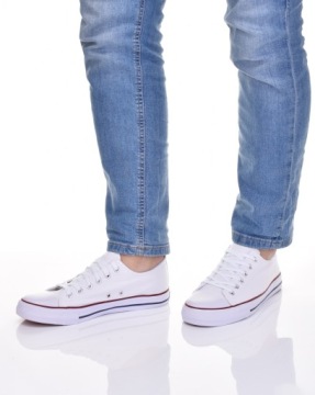 МОДНЫЕ МУЖСКИЕ КРОССОВКИ КЛАССИЧЕСКИЕ БЕЛЫЕ КРОССОВКИ НА ШНУРОВКЕ ИЗ МАТЕРИАЛА